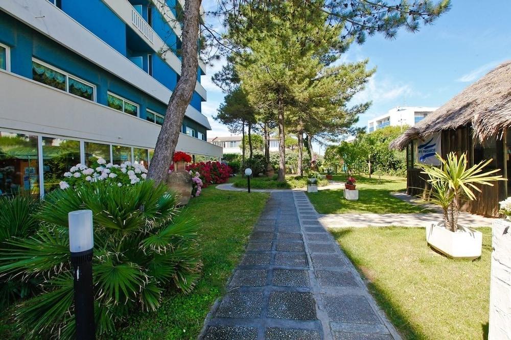 Grand Hotel Azzurra Club Lido Adriano Zewnętrze zdjęcie