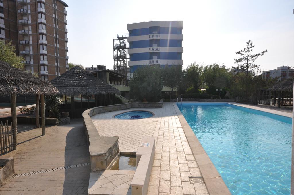 Grand Hotel Azzurra Club Lido Adriano Zewnętrze zdjęcie