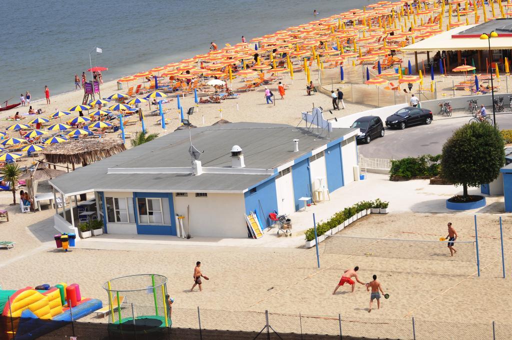 Grand Hotel Azzurra Club Lido Adriano Zewnętrze zdjęcie