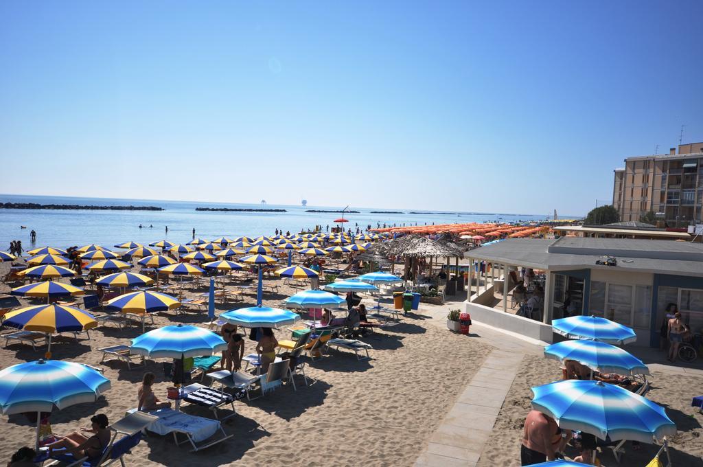 Grand Hotel Azzurra Club Lido Adriano Zewnętrze zdjęcie