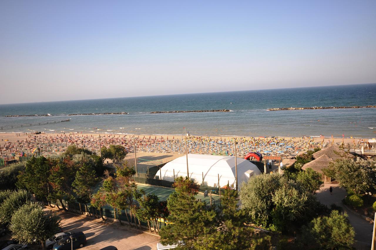 Grand Hotel Azzurra Club Lido Adriano Zewnętrze zdjęcie