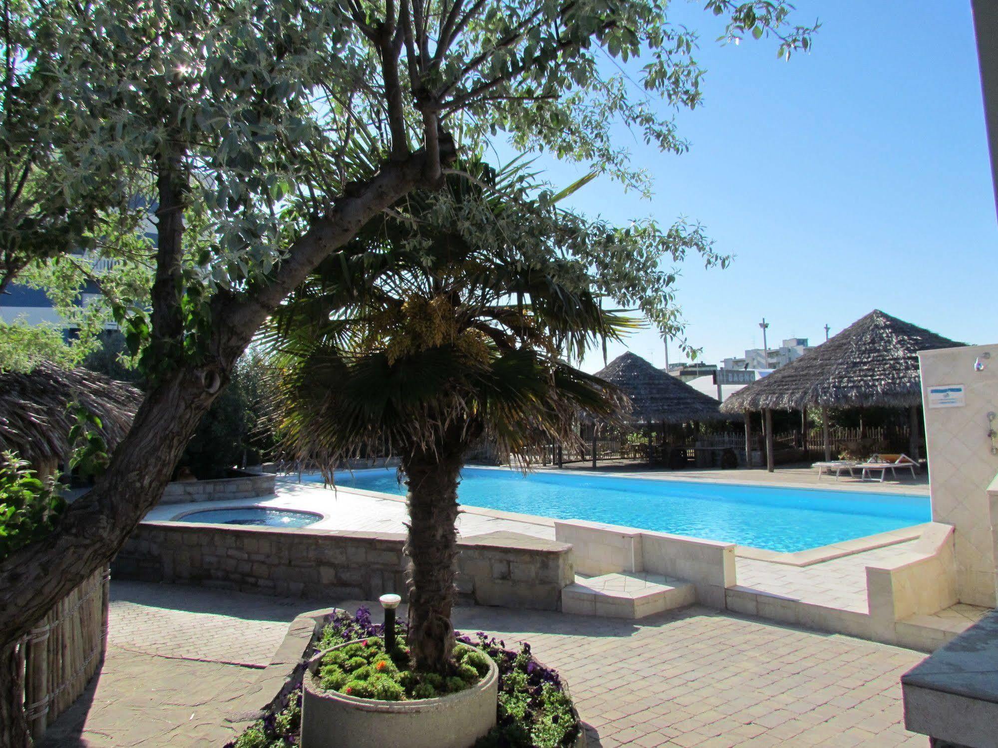 Grand Hotel Azzurra Club Lido Adriano Zewnętrze zdjęcie